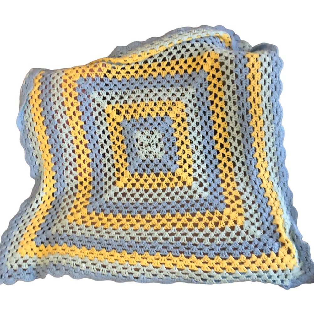 Handmade Crochet Knit Baby Blanket Soft Pretty 42" x 42" Scalloped Ruffled Edge - Picture 2 of 7